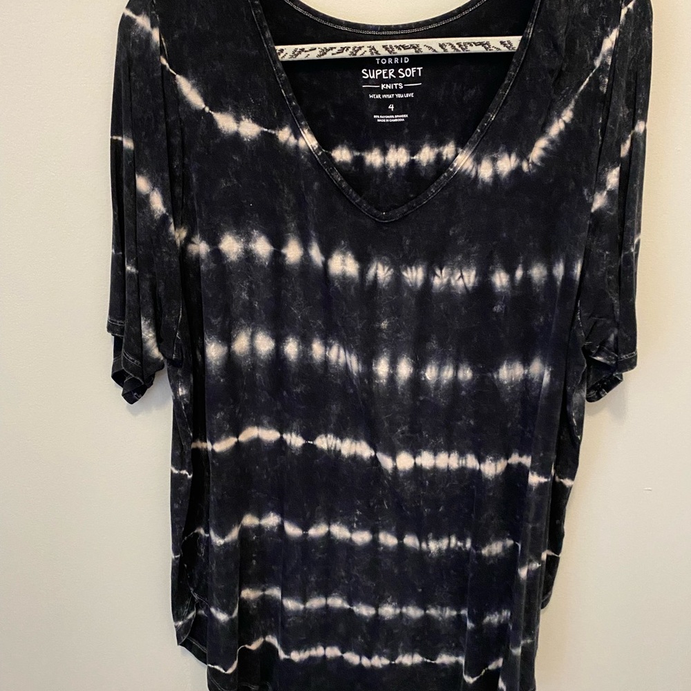 Torrid Sz 4 Tie-Dye Super Soft Shirt
